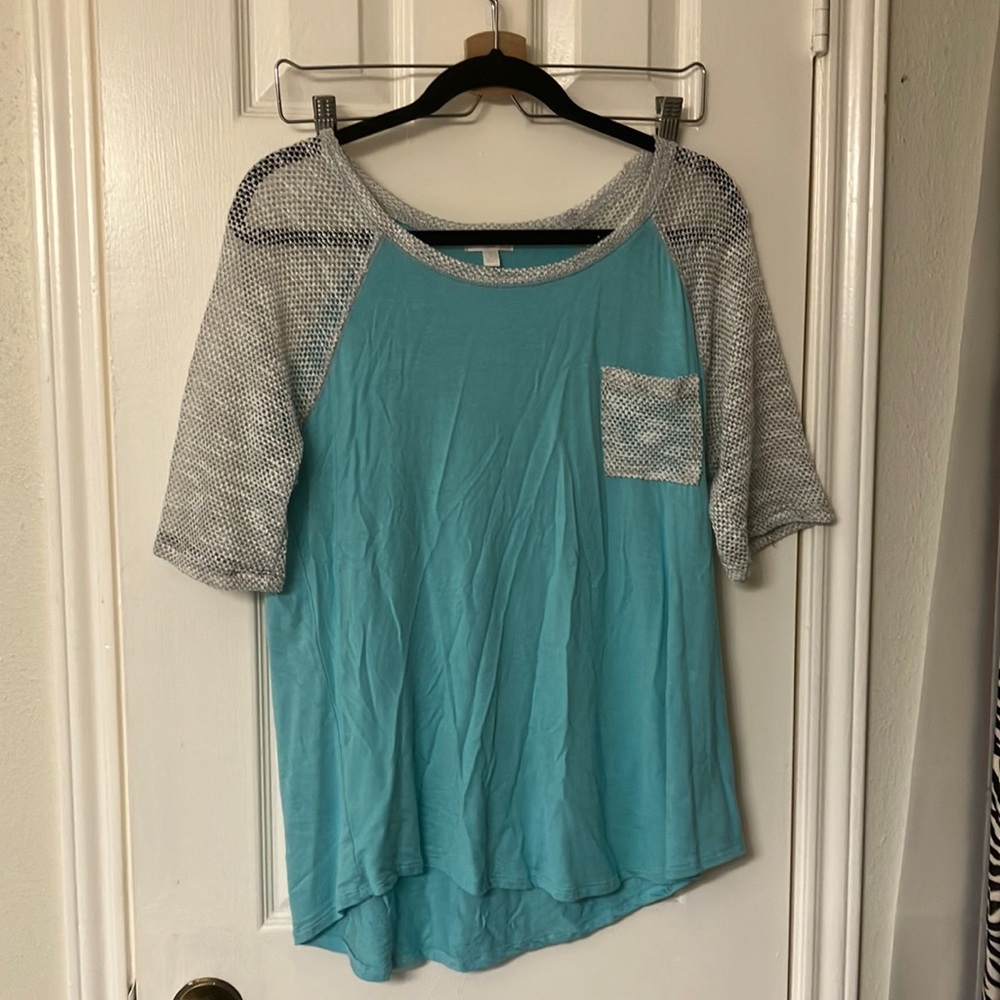Charming Charlie Sz L mesh sleeve t-shirt